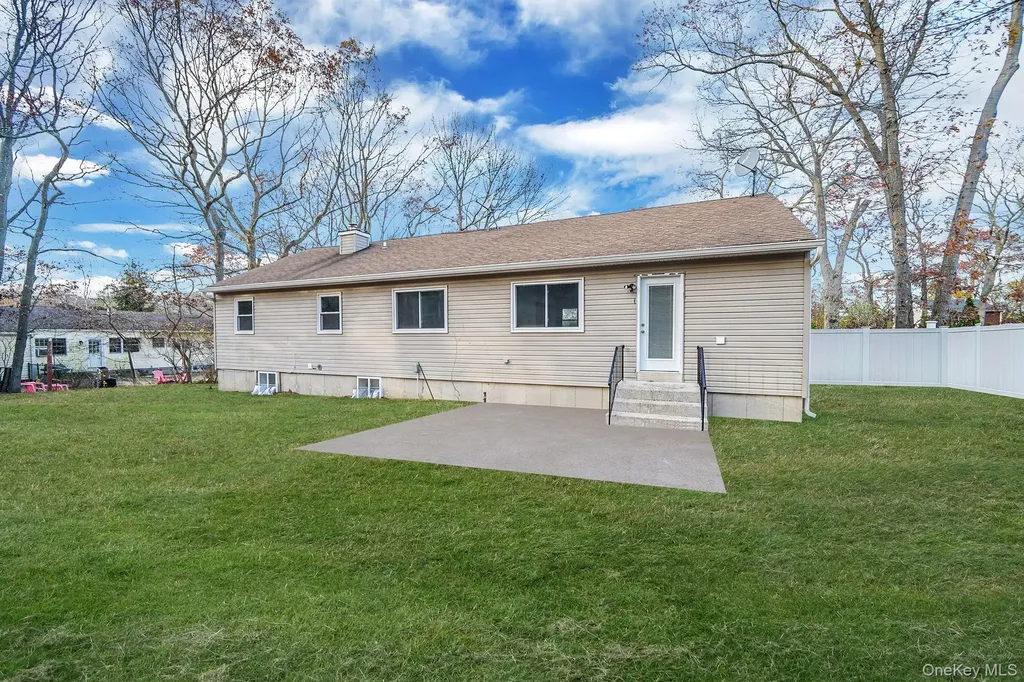 14 Clearview Selden NY 11784