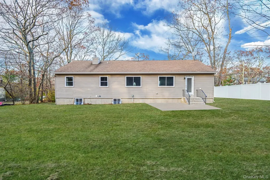 14 Clearview Selden NY 11784