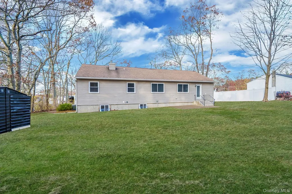 14 Clearview Selden NY 11784