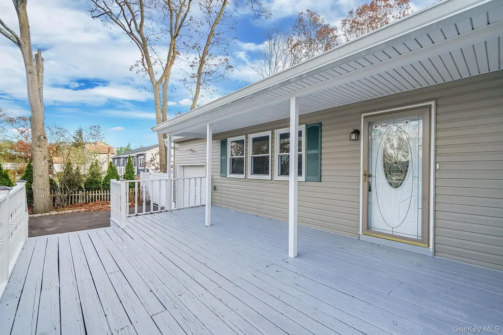 14 Clearview Selden NY 11784