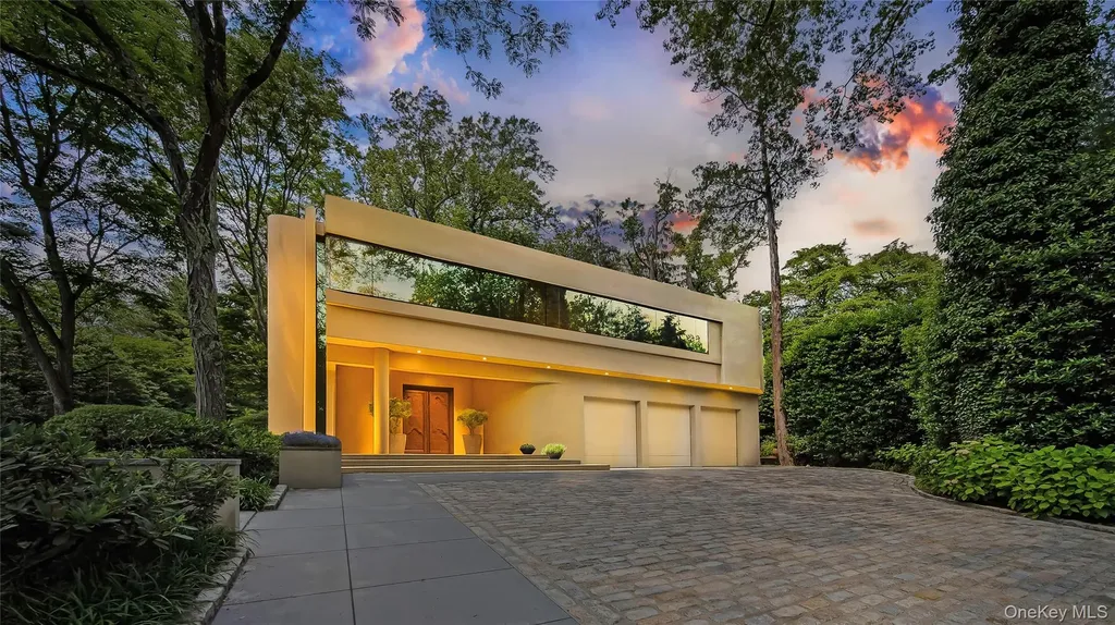 7 Folie Court Manhasset NY 11030