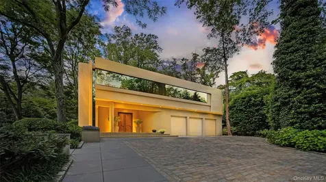 7 Folie Court Manhasset NY 11030