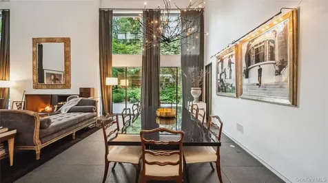 7 Folie Court Manhasset NY 11030