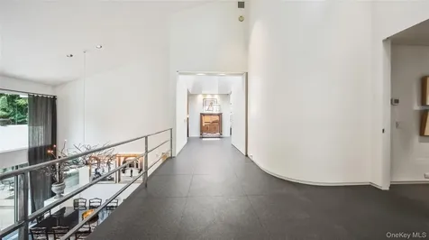 7 Folie Court Manhasset NY 11030