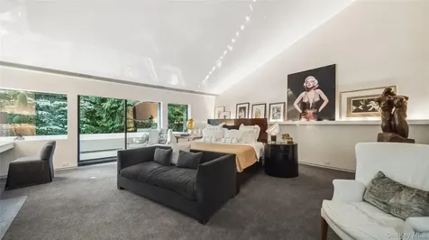 7 Folie Court Manhasset NY 11030