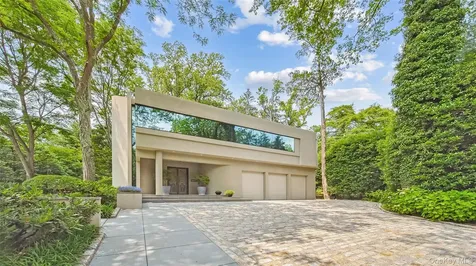 7 Folie Court Manhasset NY 11030