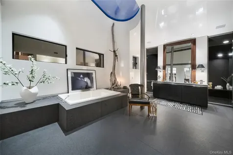 7 Folie Court Manhasset NY 11030