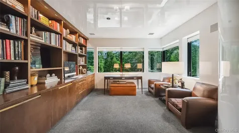 7 Folie Court Manhasset NY 11030