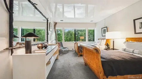 7 Folie Court Manhasset NY 11030