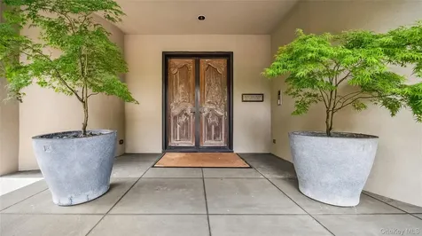 7 Folie Court Manhasset NY 11030