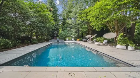 7 Folie Court Manhasset NY 11030