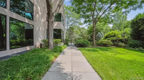 7 Folie Court Manhasset NY 11030