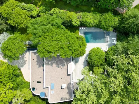 7 Folie Court Manhasset NY 11030