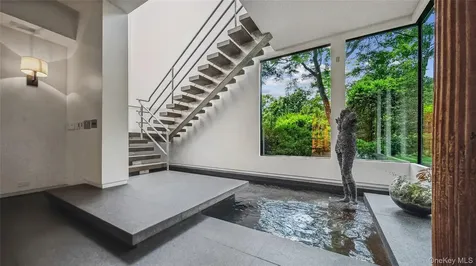 7 Folie Court Manhasset NY 11030