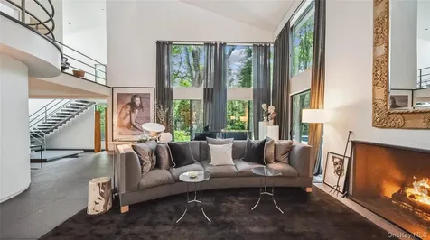 7 Folie Court Manhasset NY 11030