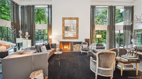 7 Folie Court Manhasset NY 11030