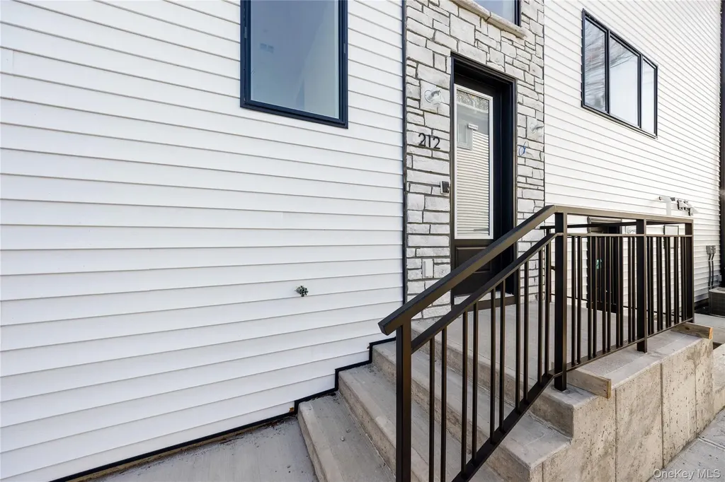 20 W Funston Avenue Spring Valley NY 10977