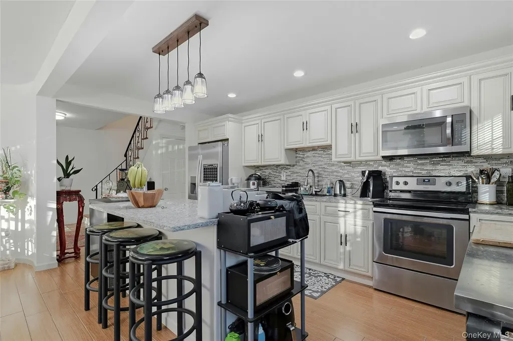 87 Root Avenue Central Islip NY 11722