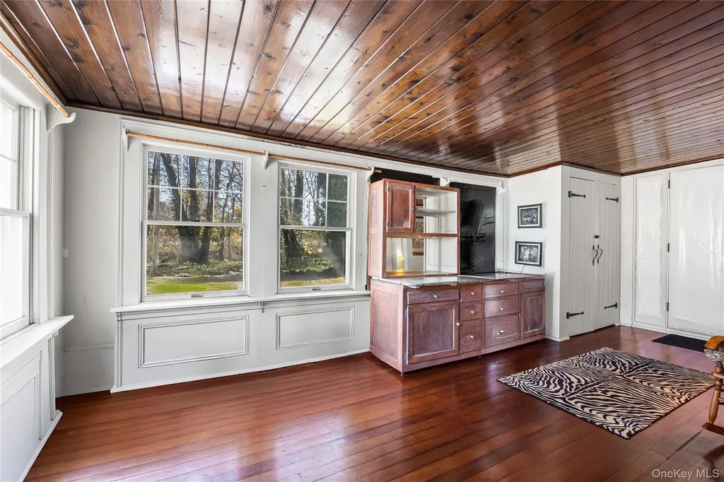 403 Middle Road Bayport NY 11705