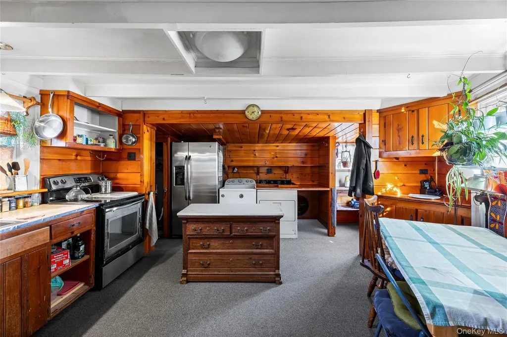 403 Middle Road Bayport NY 11705