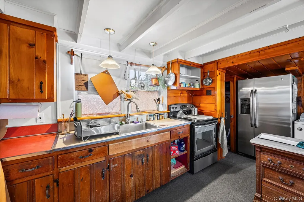 403 Middle Road Bayport NY 11705