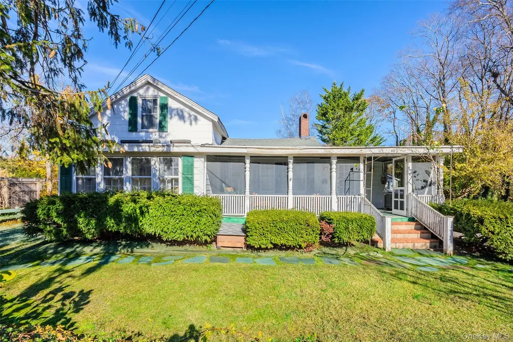 403 Middle Road Bayport NY 11705