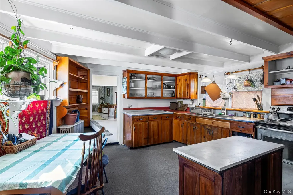 403 Middle Road Bayport NY 11705