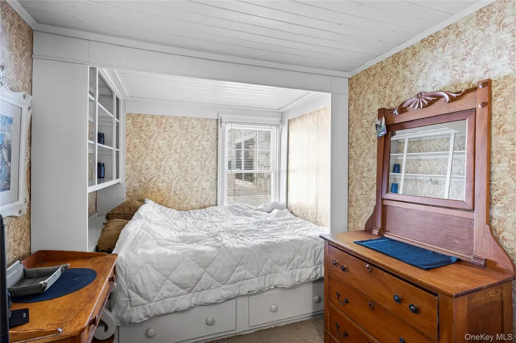 403 Middle Road Bayport NY 11705