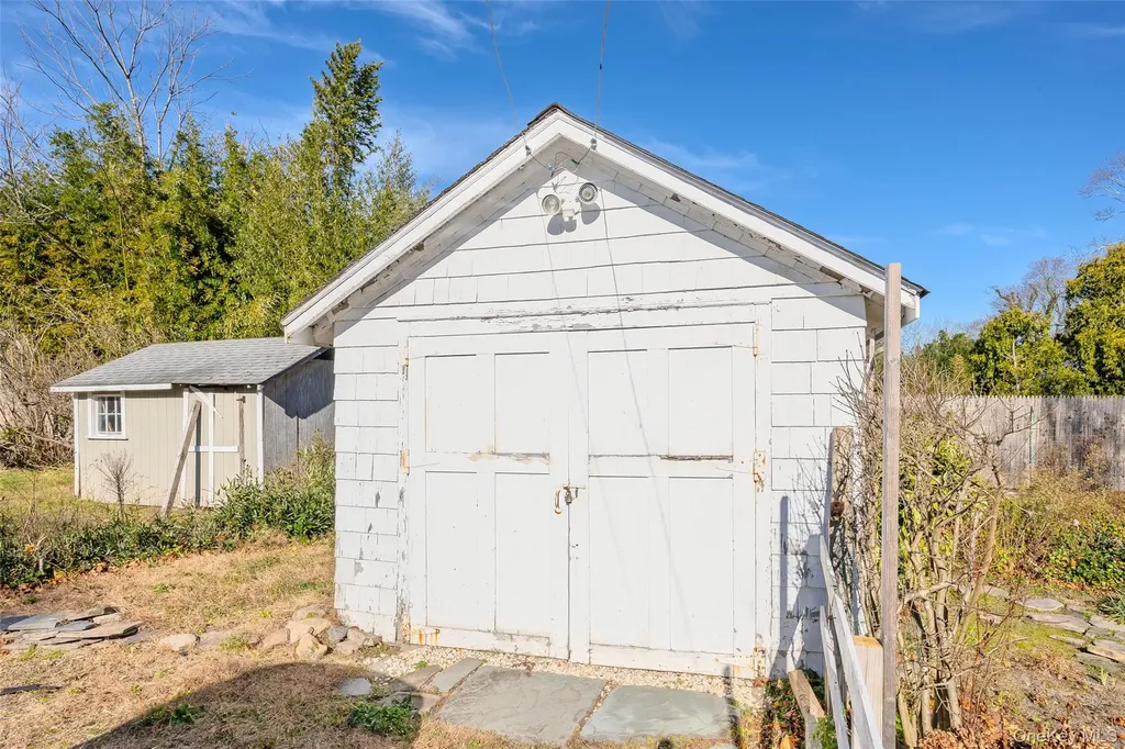 403 Middle Road Bayport NY 11705