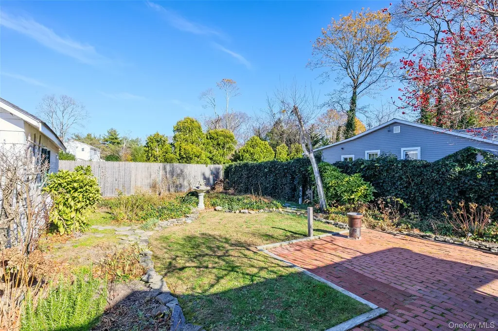 403 Middle Road Bayport NY 11705