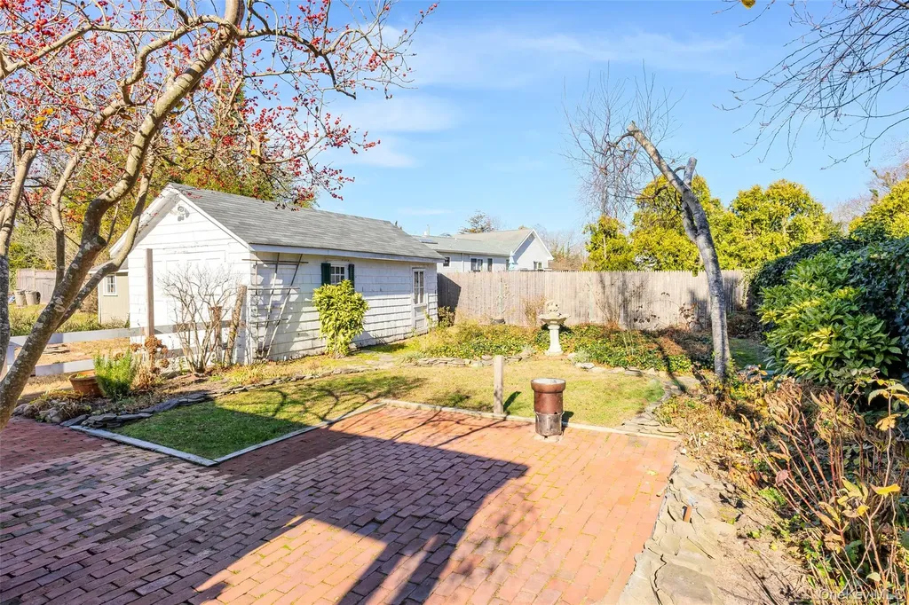 403 Middle Road Bayport NY 11705