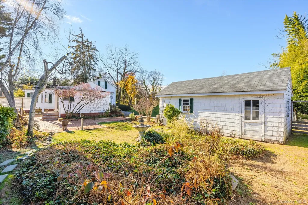 403 Middle Road Bayport NY 11705