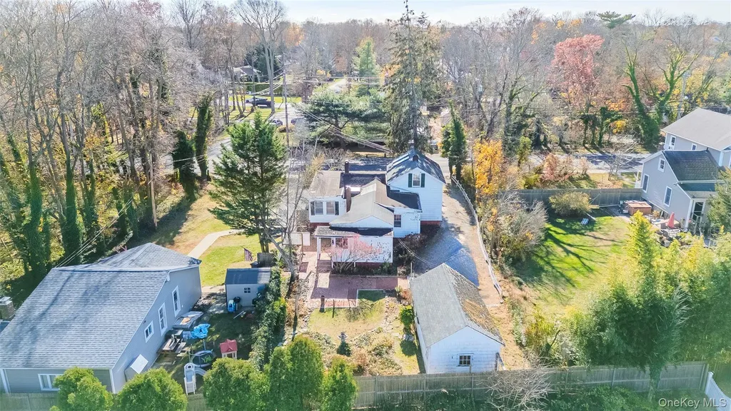 403 Middle Road Bayport NY 11705