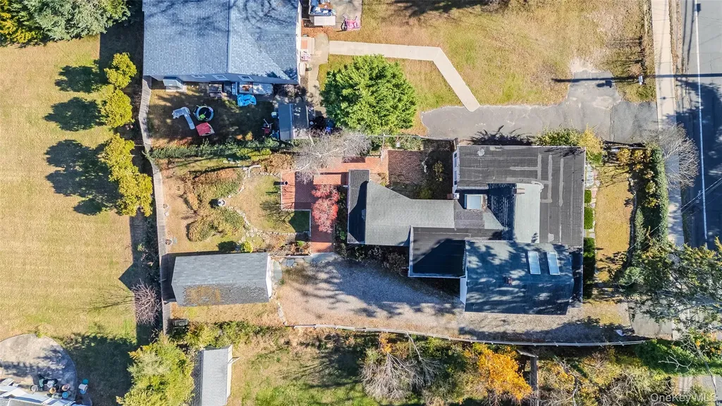 403 Middle Road Bayport NY 11705