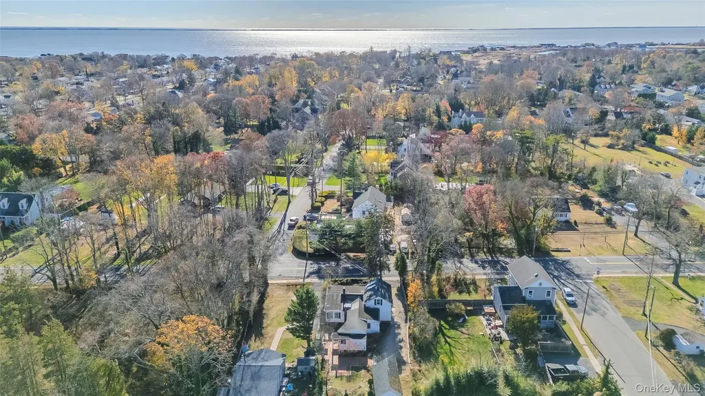 403 Middle Road Bayport NY 11705