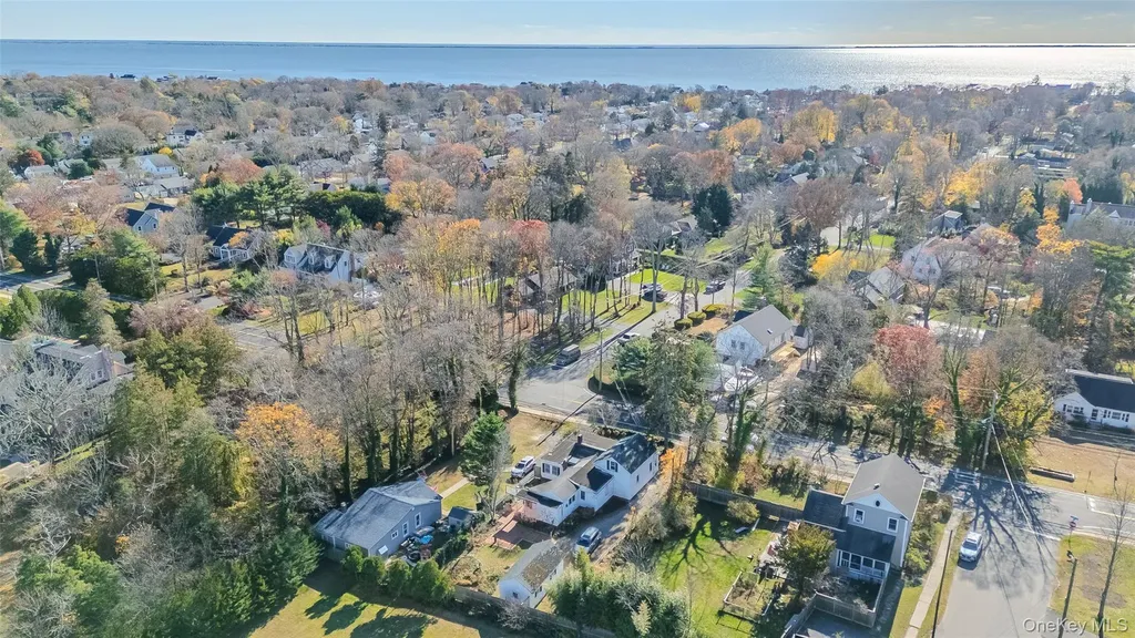 403 Middle Road Bayport NY 11705