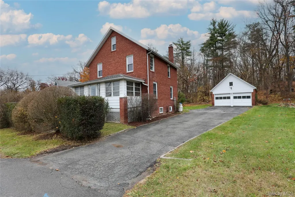 30 Pettit Avenue Kingston NY 12401