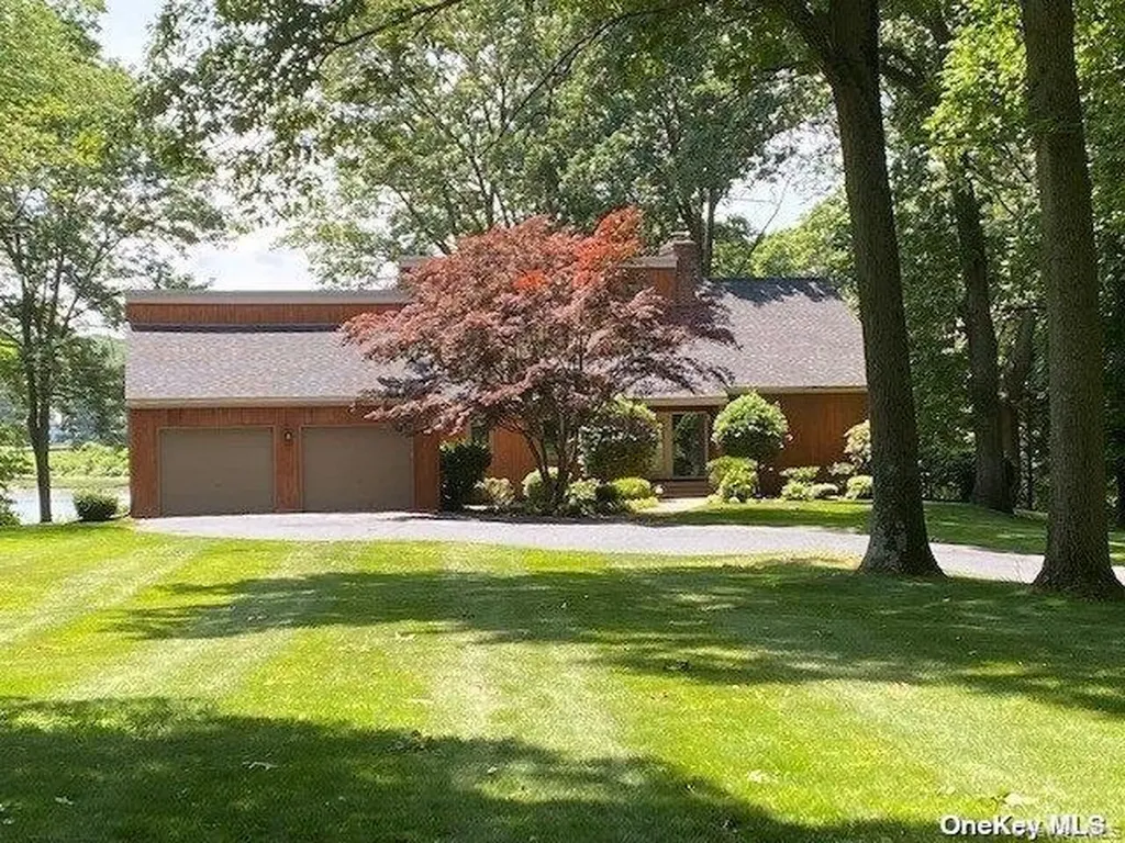 1 Pine Point Lloyd Harbor NY 11743