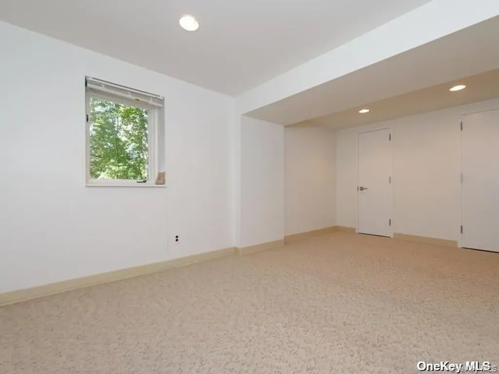 1 Pine Point Lloyd Harbor NY 11743