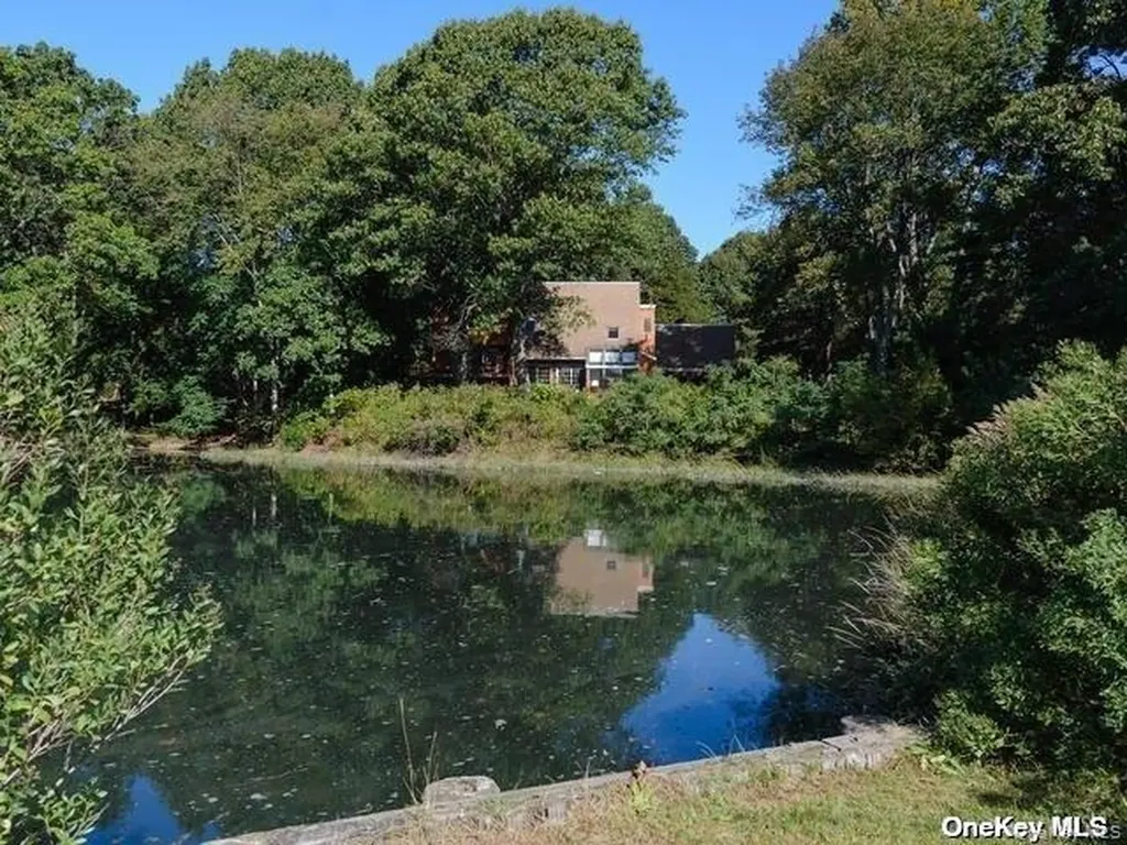 1 Pine Point Lloyd Harbor NY 11743