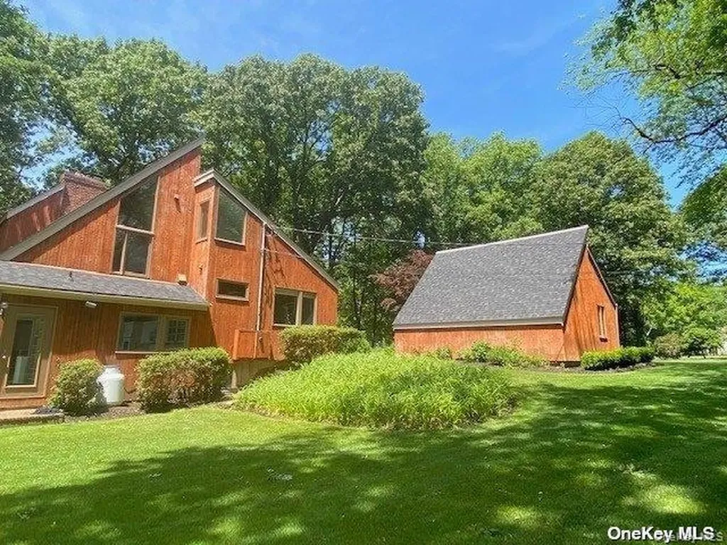1 Pine Point Lloyd Harbor NY 11743