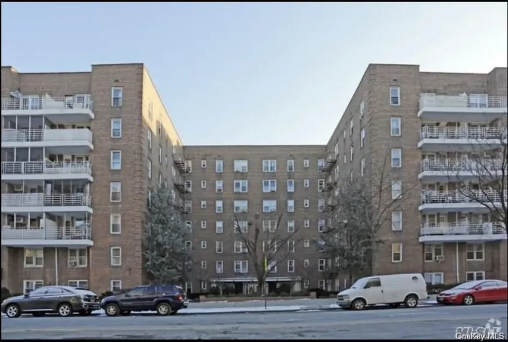 62-59 108 Forest Hills NY 11375