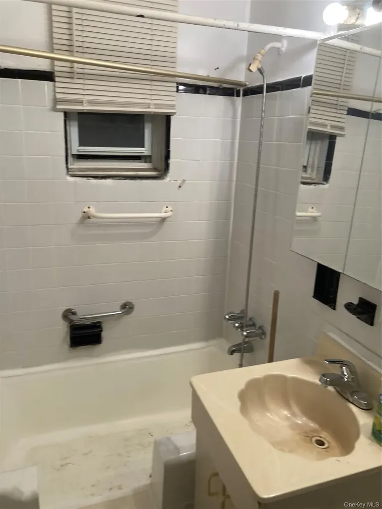 62-59 108 Forest Hills NY 11375