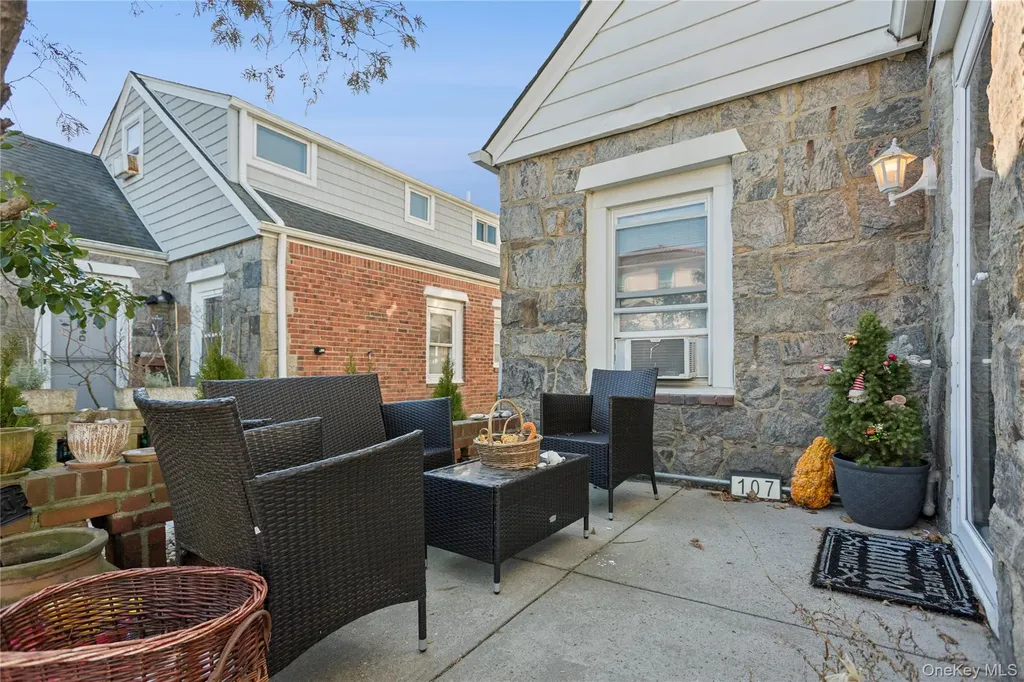 107 Pacific Boulevard Long Beach NY 11561