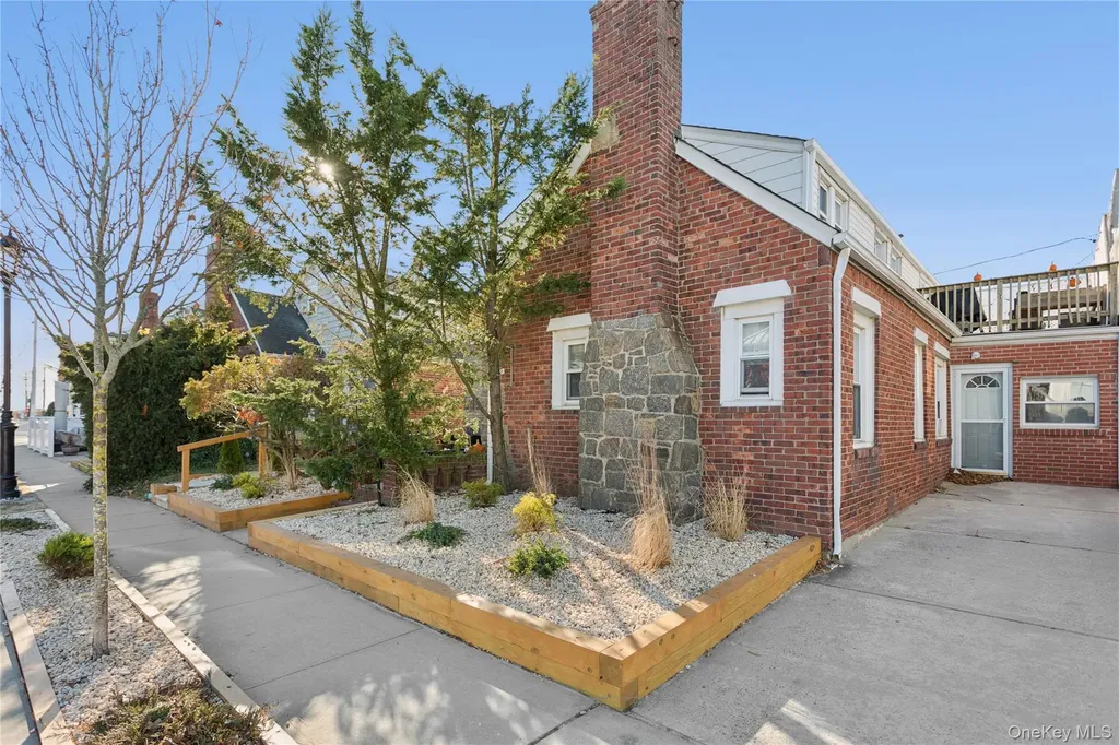 107 Pacific Boulevard Long Beach NY 11561