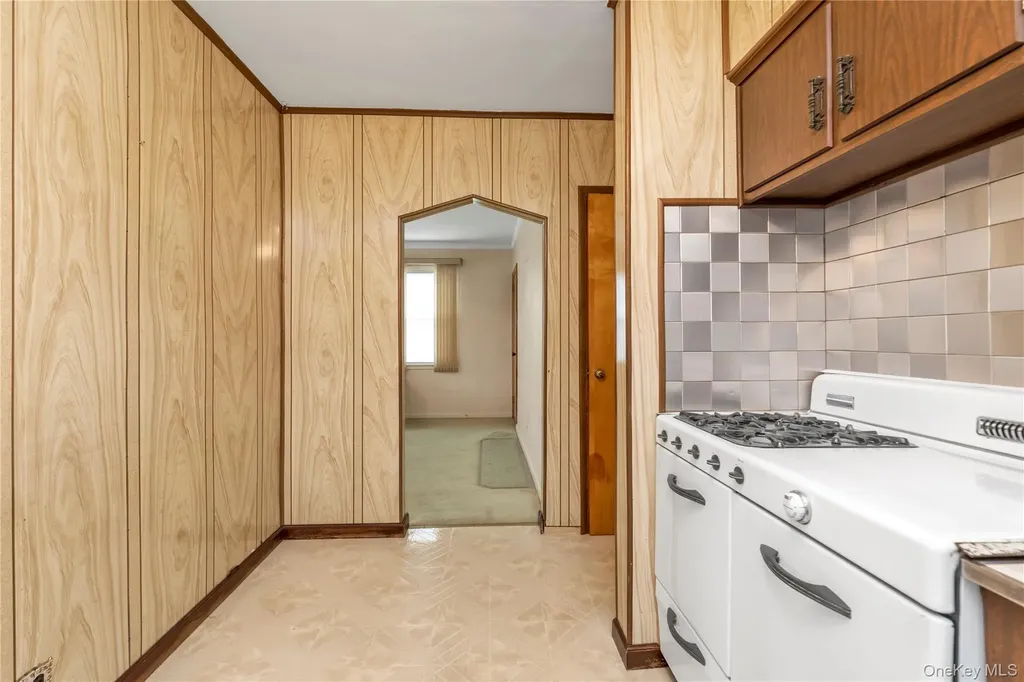 215 Sheridan Boulevard Mineola NY 11501