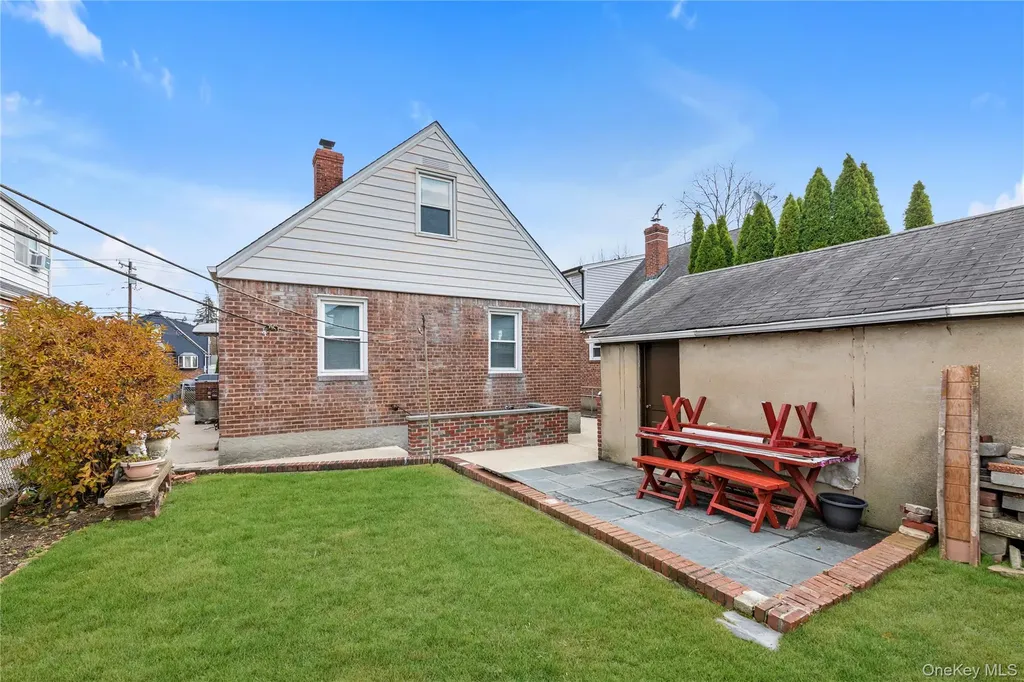 215 Sheridan Boulevard Mineola NY 11501