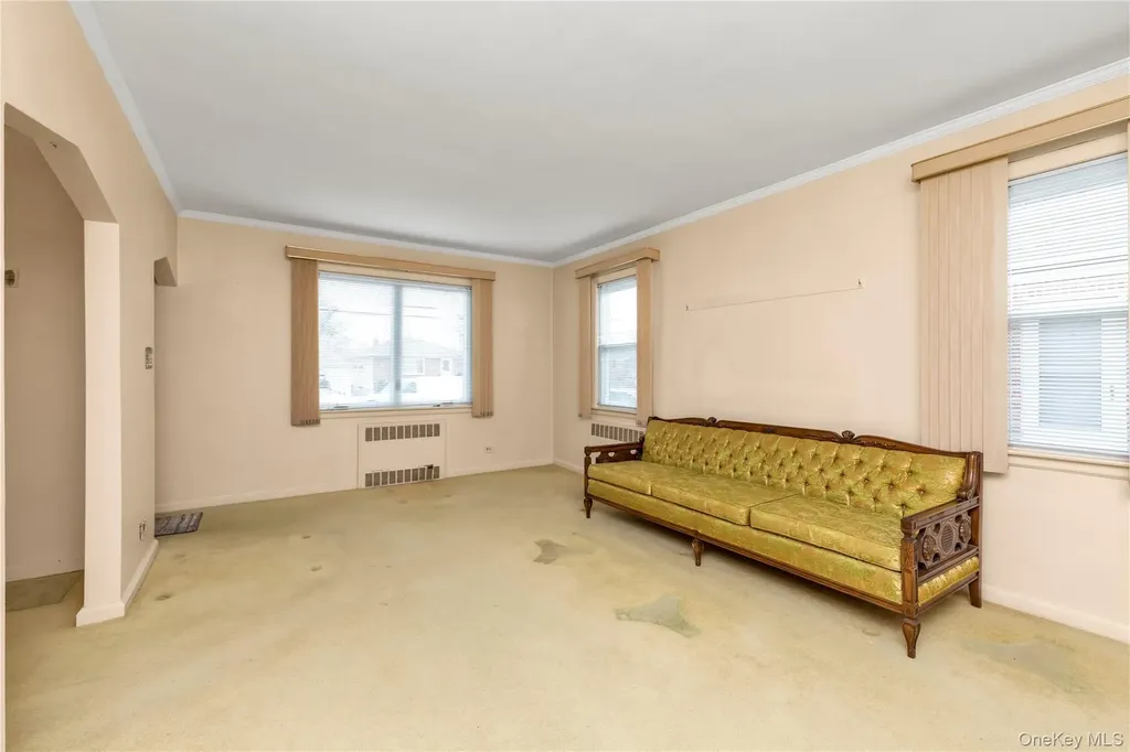 215 Sheridan Boulevard Mineola NY 11501