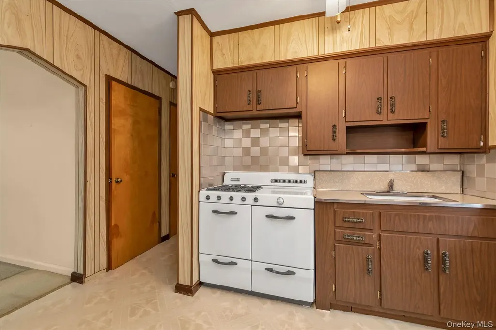 215 Sheridan Boulevard Mineola NY 11501