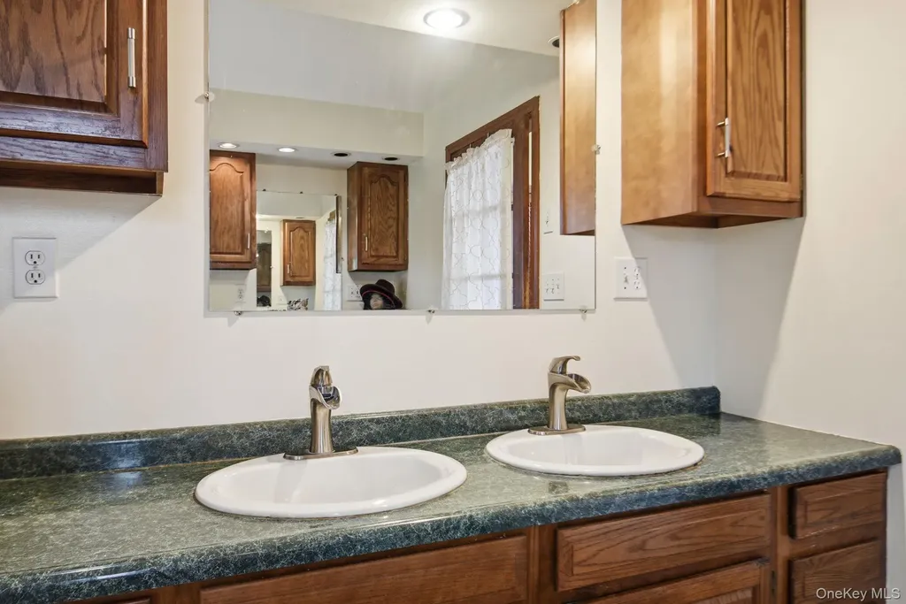 25 Degarmo Road Poughkeepsie NY 12603